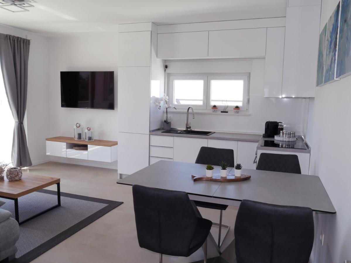 Nova Excellence Apartment โนวาลยา ภายนอก รูปภาพ