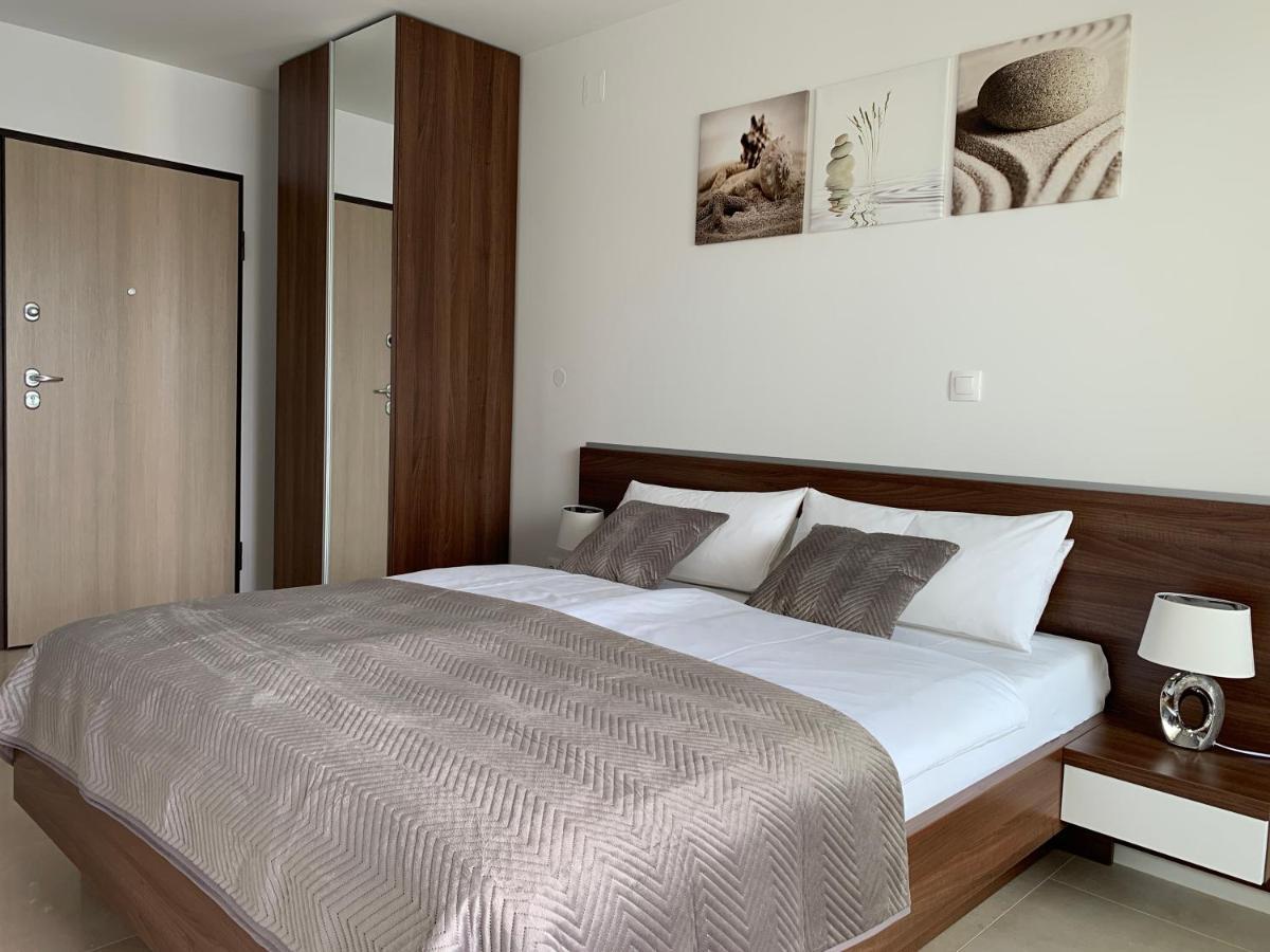 Nova Excellence Apartment โนวาลยา ภายนอก รูปภาพ